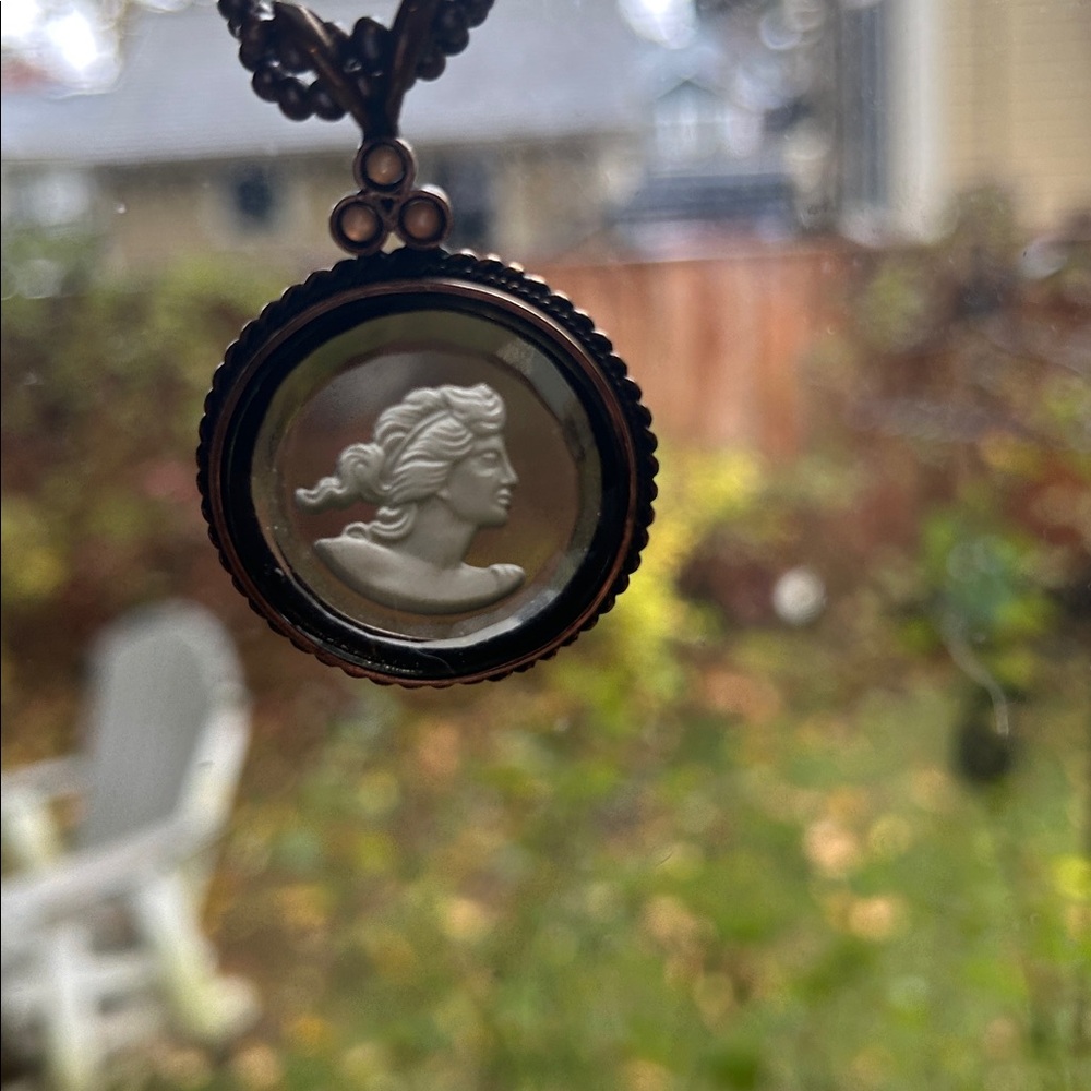 Extasia Intaglio and pearl Necklace - Picture 4 of 11